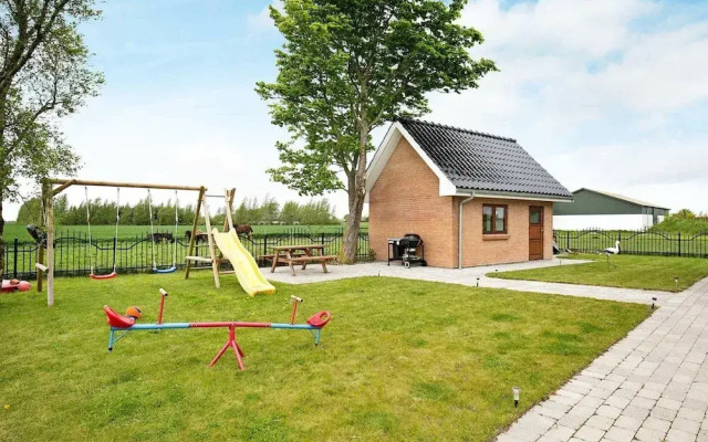 8 Person Holiday Home in Harpelunde-by Traum