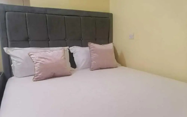 Lux Suites Trm drive Studio Apartments