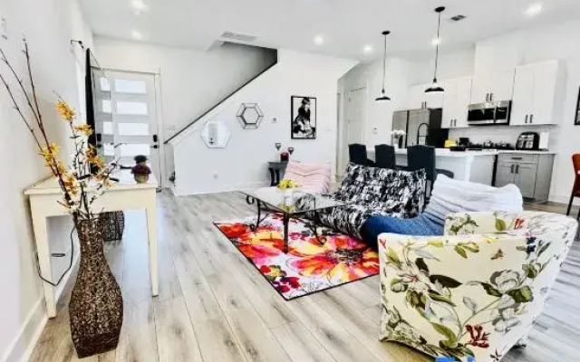 Modern getaway near downtown and airport