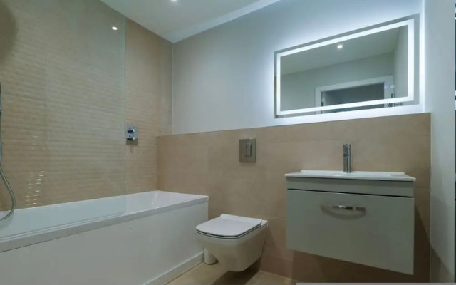 Luxury Manchester Apartment - Yellow