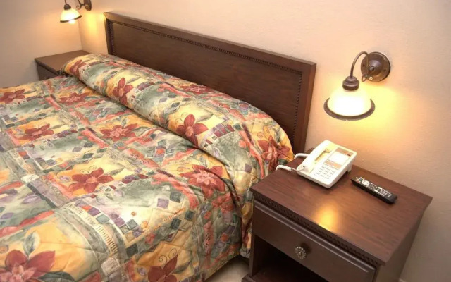 Commodore Resort
