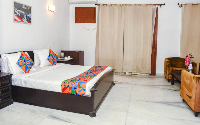 FabHotel Premium- 10min Walk from Millennium City Centre Gurugram Gurgaon