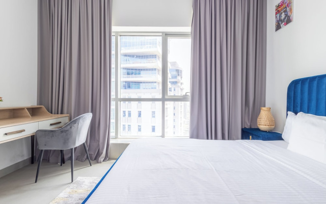 SuperHost - Exclusive 25th Floor Retreat with Marina Views