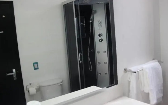 Hotel Dluxe & Suites