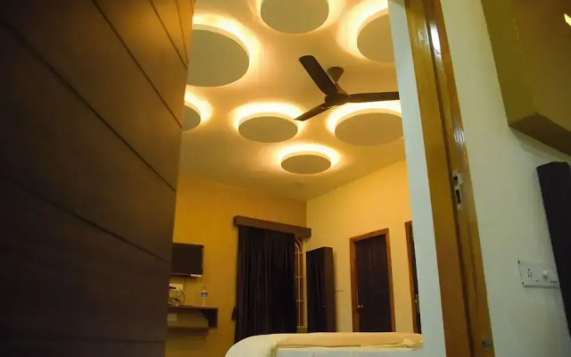 MRT Grand Residency