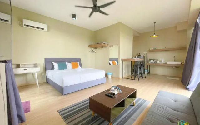Cube 8 Teens Taman Mount Austin Apartment by Uha
