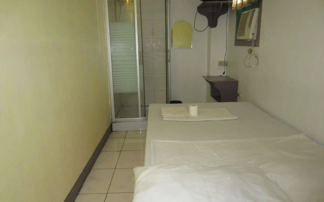 OYO 790 Mango Inn