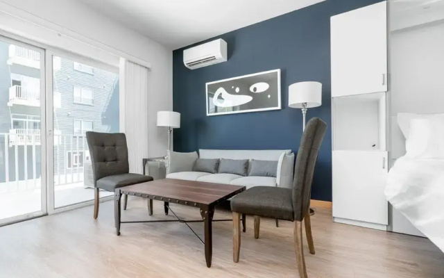 Milwaukee River Suites by Barsala