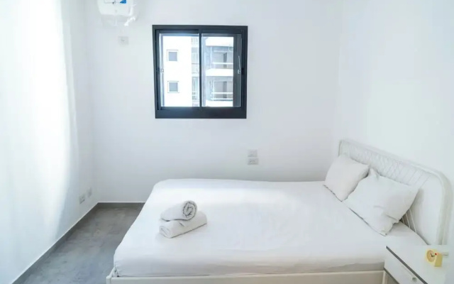 3BR Skyline Retreat on the 24th Floor