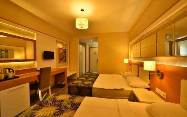 Dolphin Suite Hotel