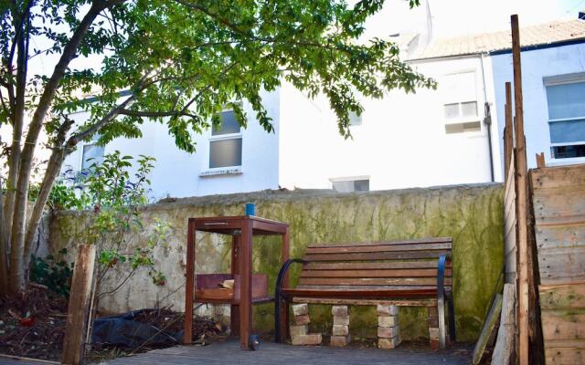 Отель Central 1 Bedroom Flat With Garden In Brighton вид на фасад