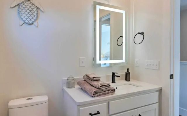 Traverse City Townhome: Walk to Beach!