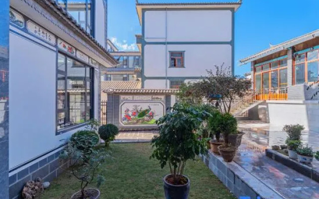 English：Jinhang B&B(Lijiang Sanyi International Airport Store)