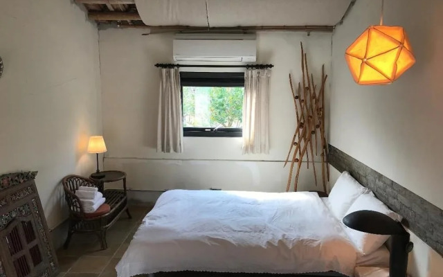 Yellow and Black Guesthouse