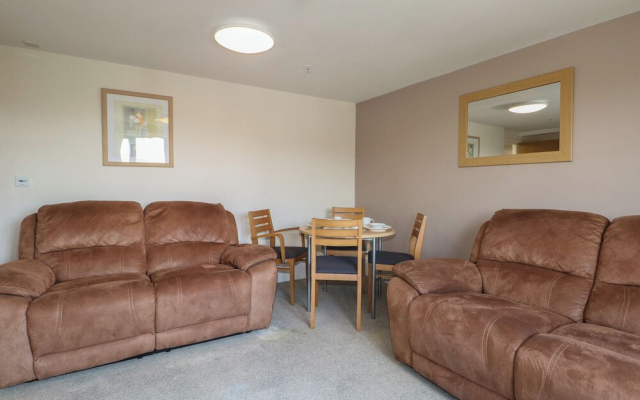 Marine Court First-floor Apartment With Shower Room