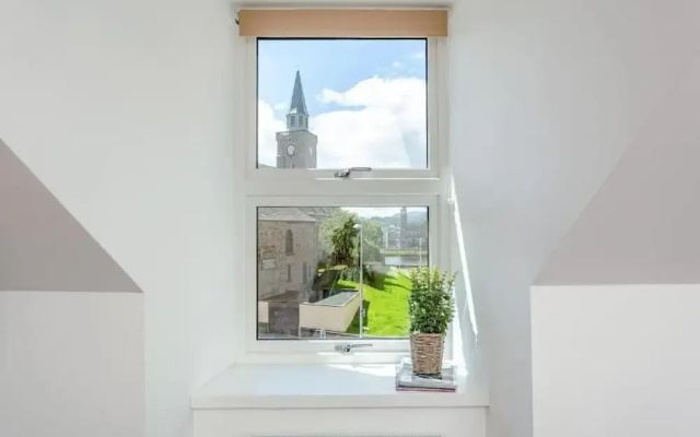 Family - Central - Parking - Wifi - Sleeps 3