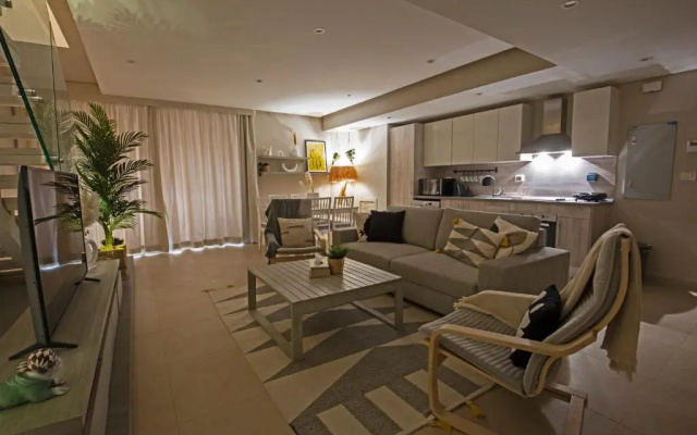 A Stunning Seaview Penthouse; 3bedrooms + Nanny