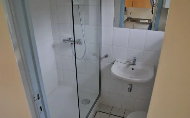 Cozy, Carefully Furnished Bungalow near Maas