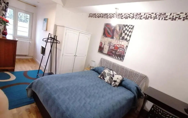 Charmant appartement indépendant, 5 mn de Rouen, avec terrasse.