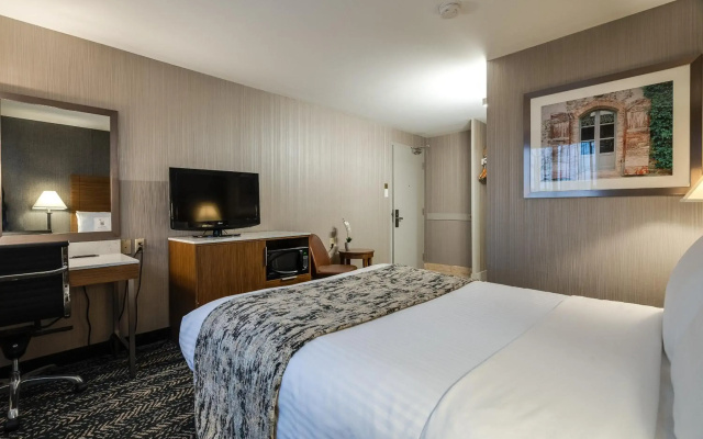 Monte Carlo Inn Toronto West Suites