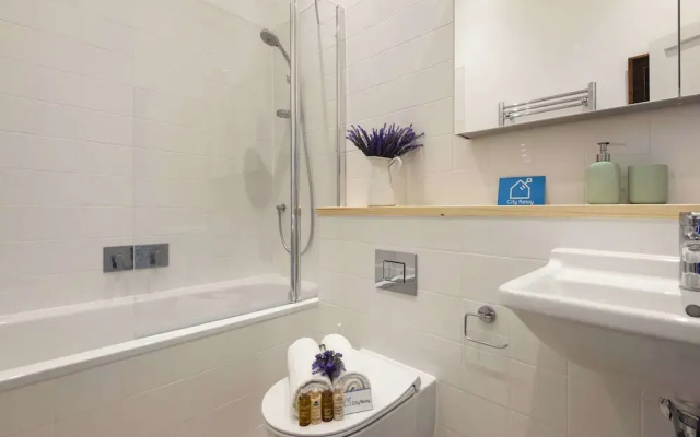 The Stunning Philbeach Garden Apartment- CSD
