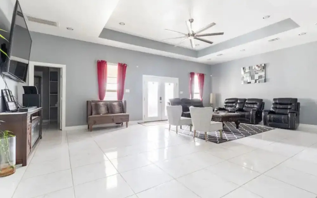IAH SPHERIC Mini-mansion