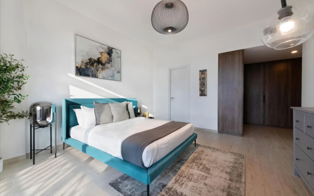 Exclusive Seaview 3BR Roof Terrace Apt with Scenic Views of Burj alArab