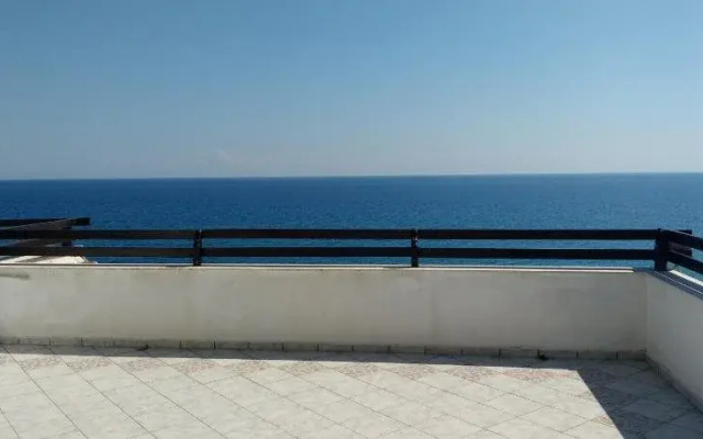 Karaoulanis Beach Aparthotel