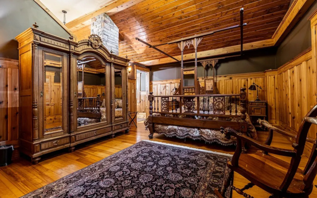 Vrooman Mansion B&B