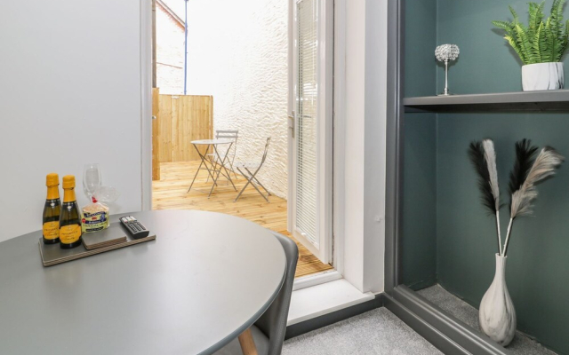 Flat 1, Mona House