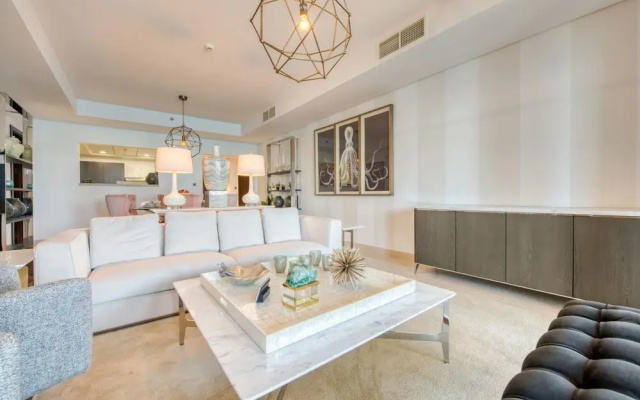 Luxury Palm Property w Beach Sea View