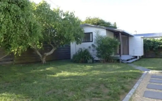 ARent - Serviced Garden Chalet - 7 Rangiatea Road
