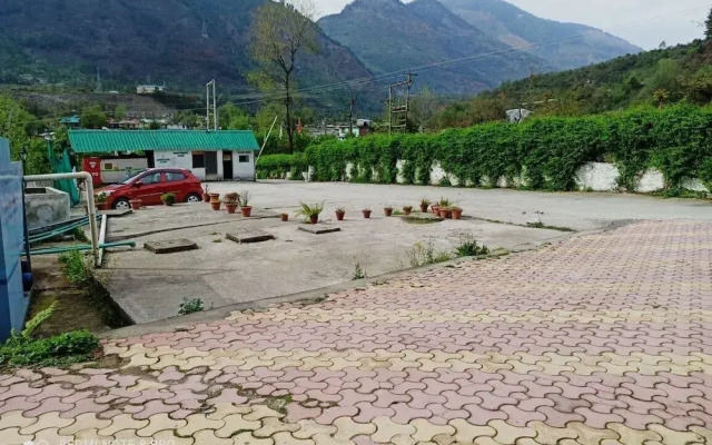 Snow Touch Resort By Sriniwasa Hotels