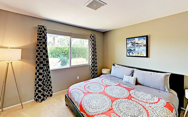 Contemporary - 5 Br Home
