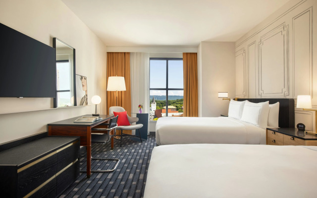 106 Jefferson Huntsville, Curio Collection by Hilton