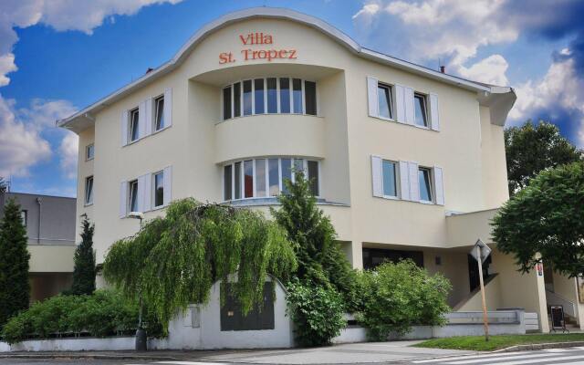 Отель Villa St. Tropez Прага вид на фасад