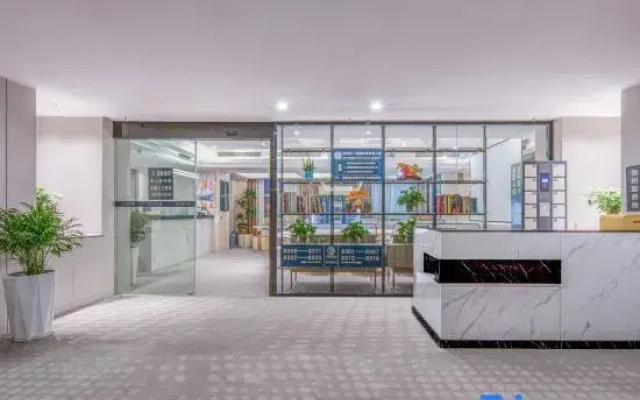 Muqi Light Luxury Hotel
