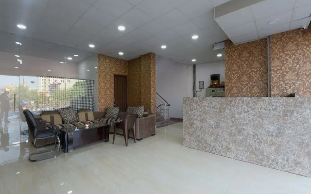 OYO 23606 Hotel Danaria
