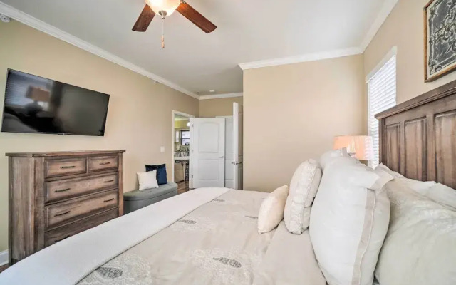 Chic Townsend Condo w/ Saltwater Pool!