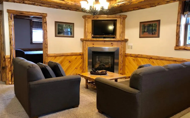 Sojourner's Lodge & Log Cabin Suites