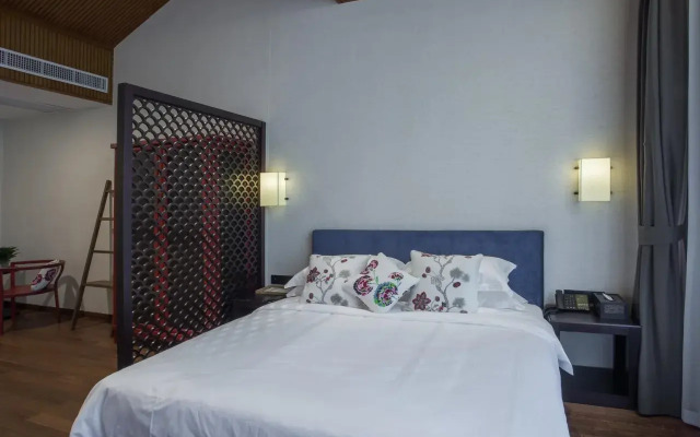 Serene Cicada Hotel