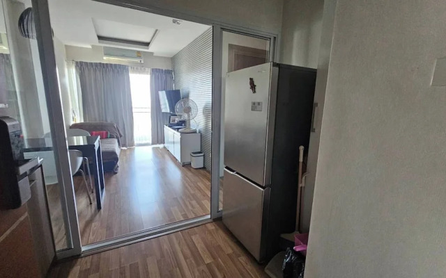 Quiet Condo, Minutes to Everything
