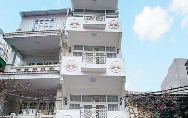 Wild Lotus Hotel - Hoan Kiem вид на фасад