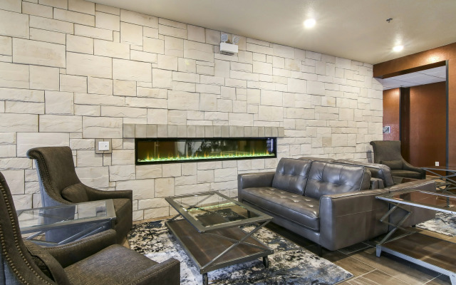 Cobblestone Inn & Suites at UW Stout Downtown Menomonie