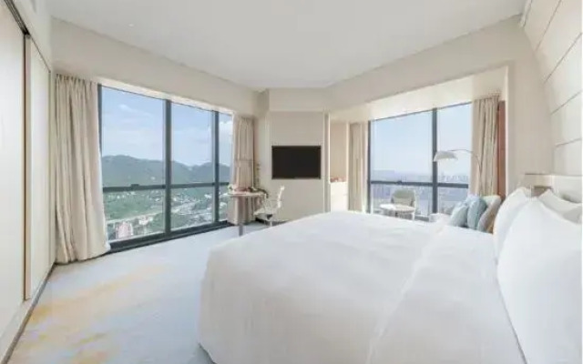 Noble International Hotel