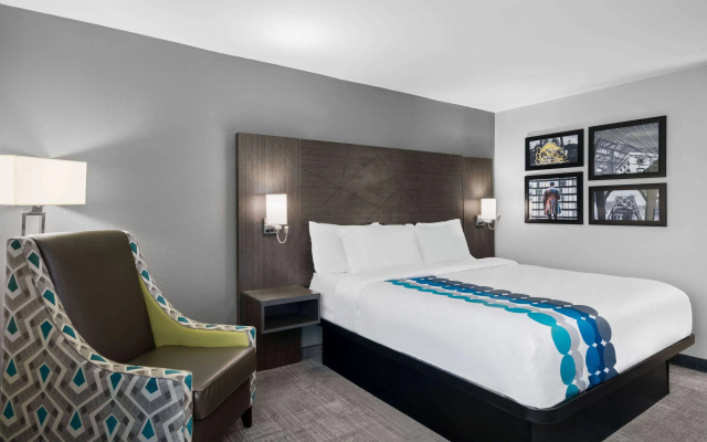 La Quinta Inn by Wyndham Indianapolis Airport Executive Dr