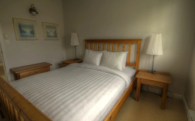Waters Edge Shoreside Suites