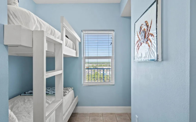Laketown Wharf 910