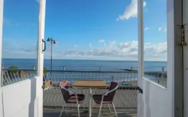 OYO Shanklin Beach Hotel