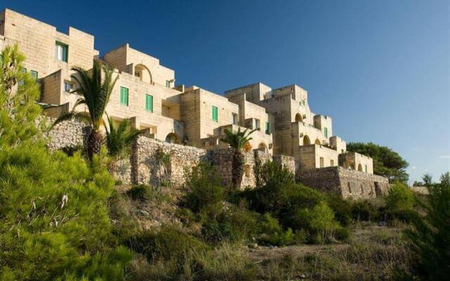 Отель Wardija Hilltop Village вид на фасад